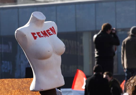 Femen bust